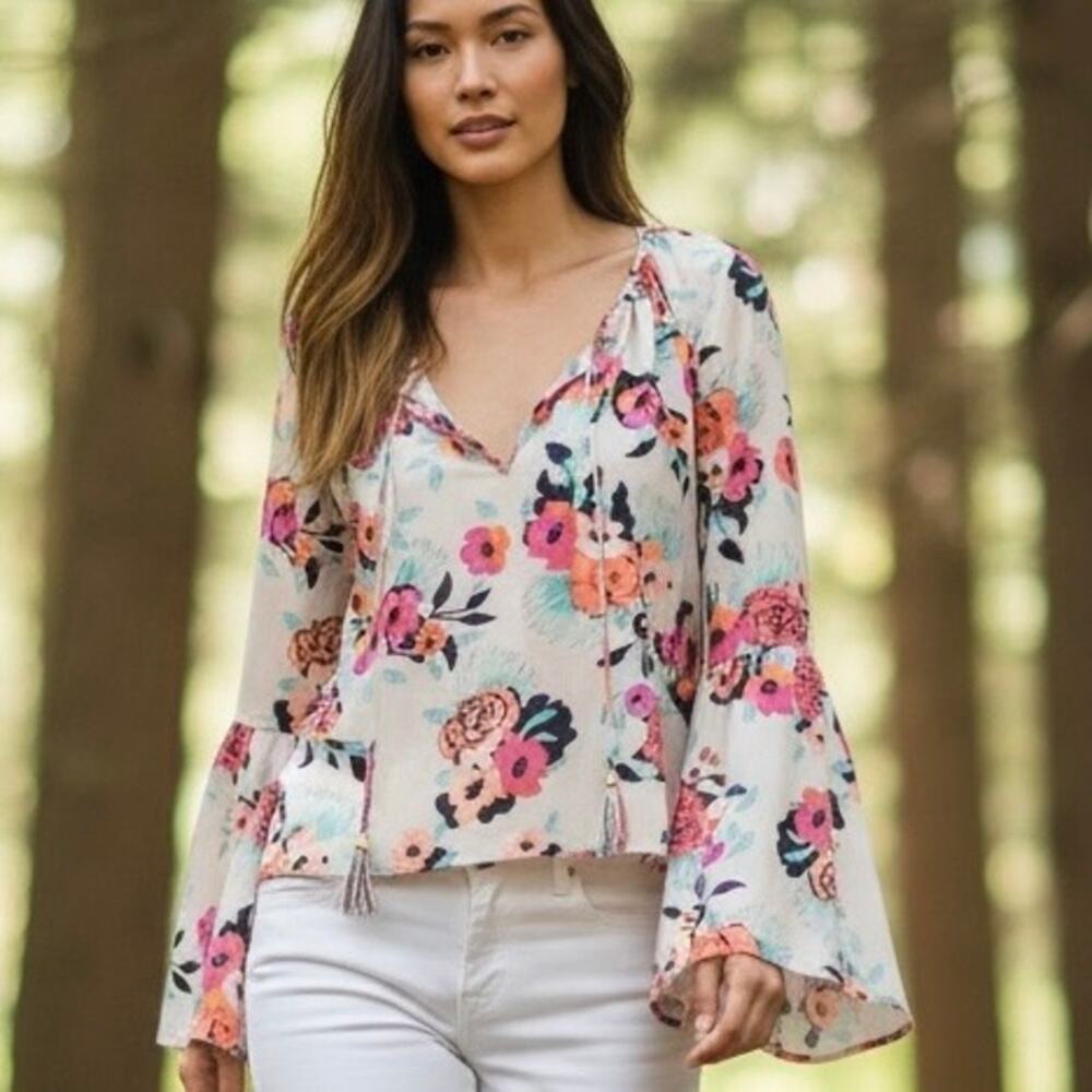 YUMI KIM Blouse Women's Floral V neck Tassel Bell Sleeve
sz small Oversized